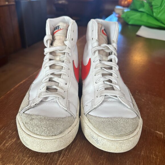 Nike Blazer Mid 77  Size 8.5 Shoes CZ1055-101 White Habanero Red - Picture 4 of 11